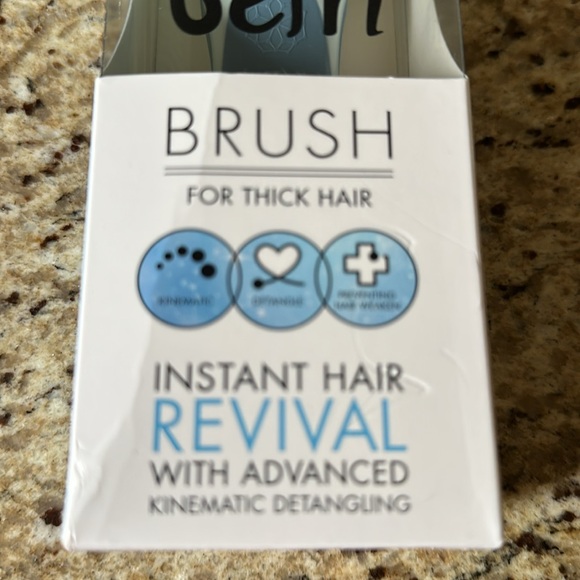 Brush - Picture 3 of 6